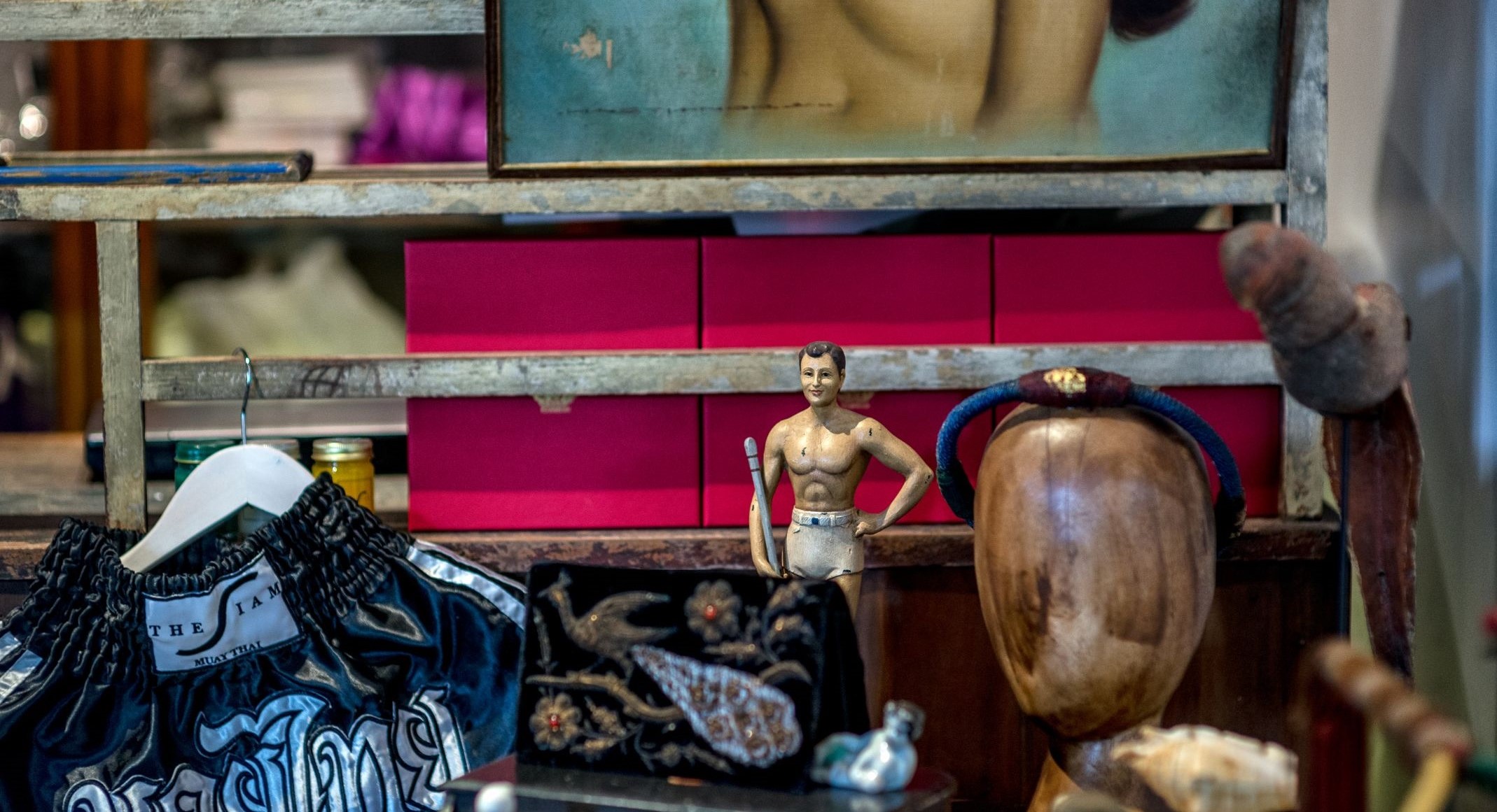 mark captain luxuriate