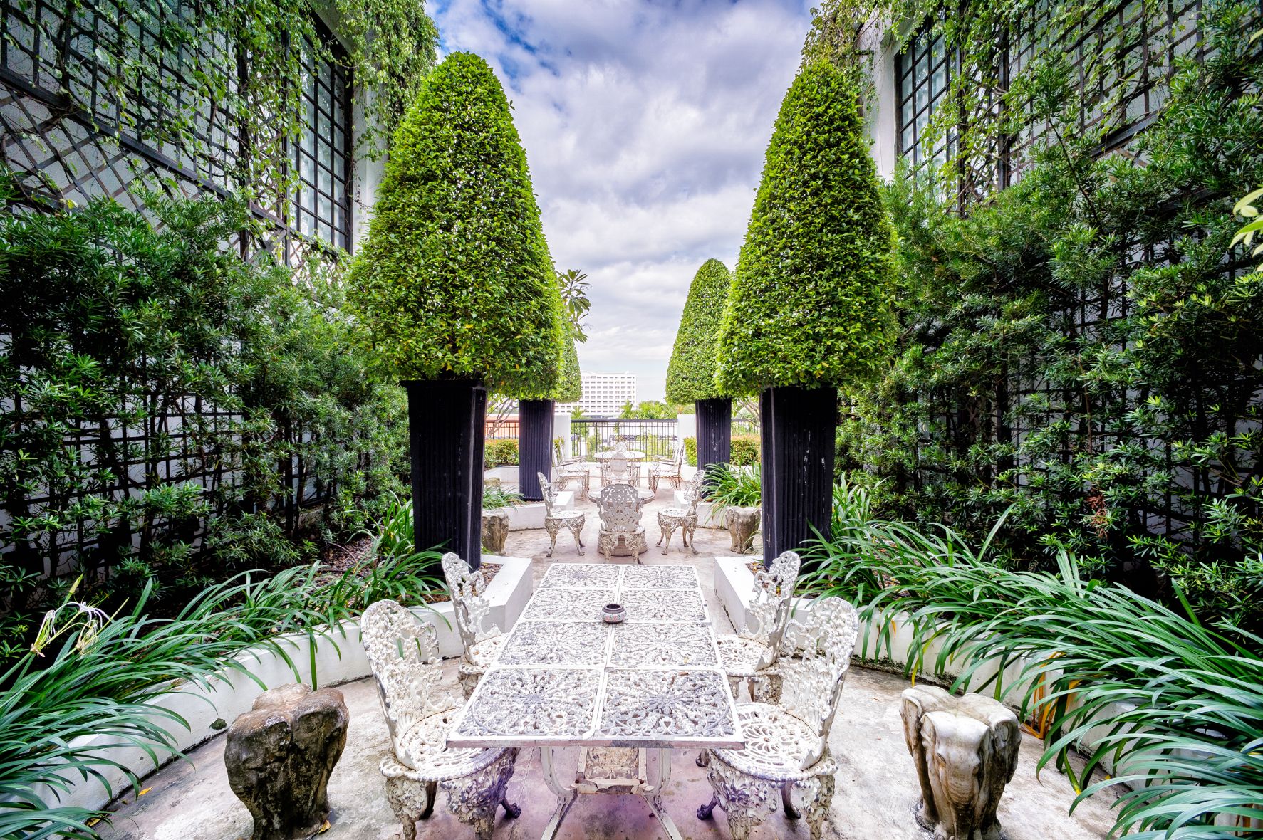 mark captain luxuriate