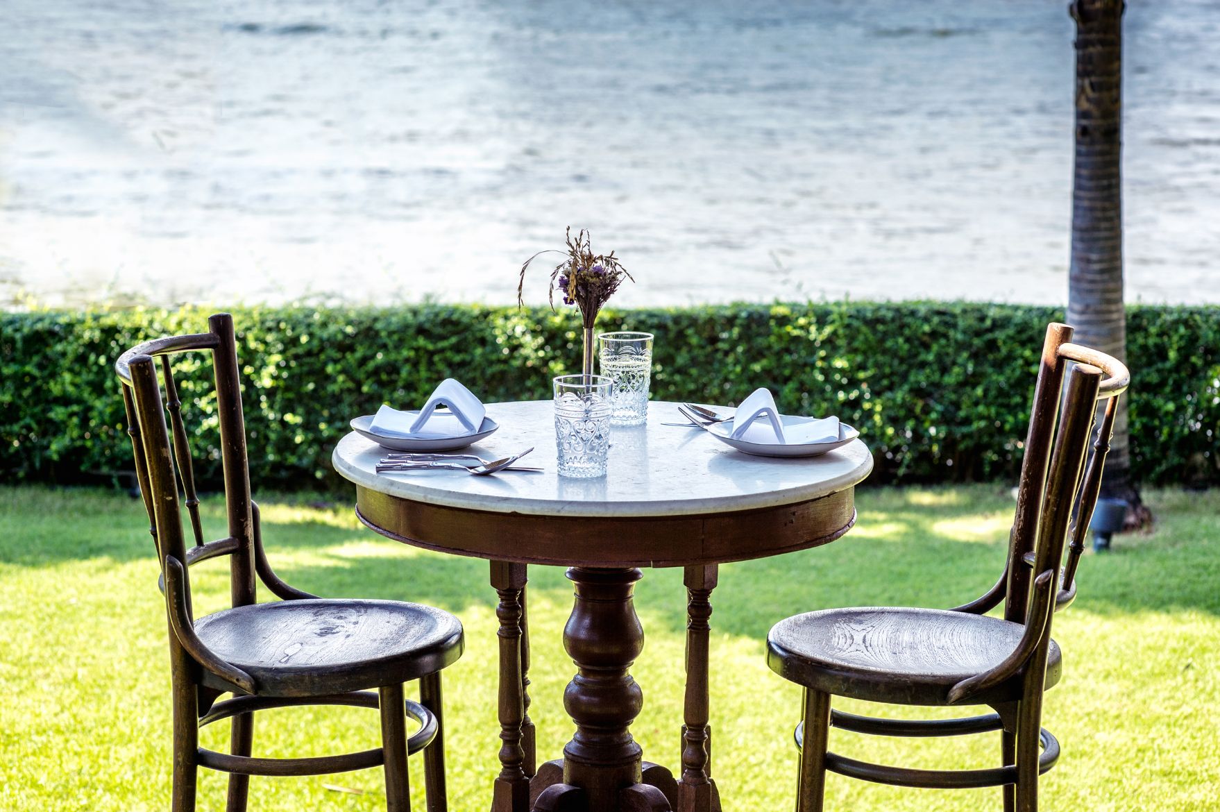 mark captain luxuriate