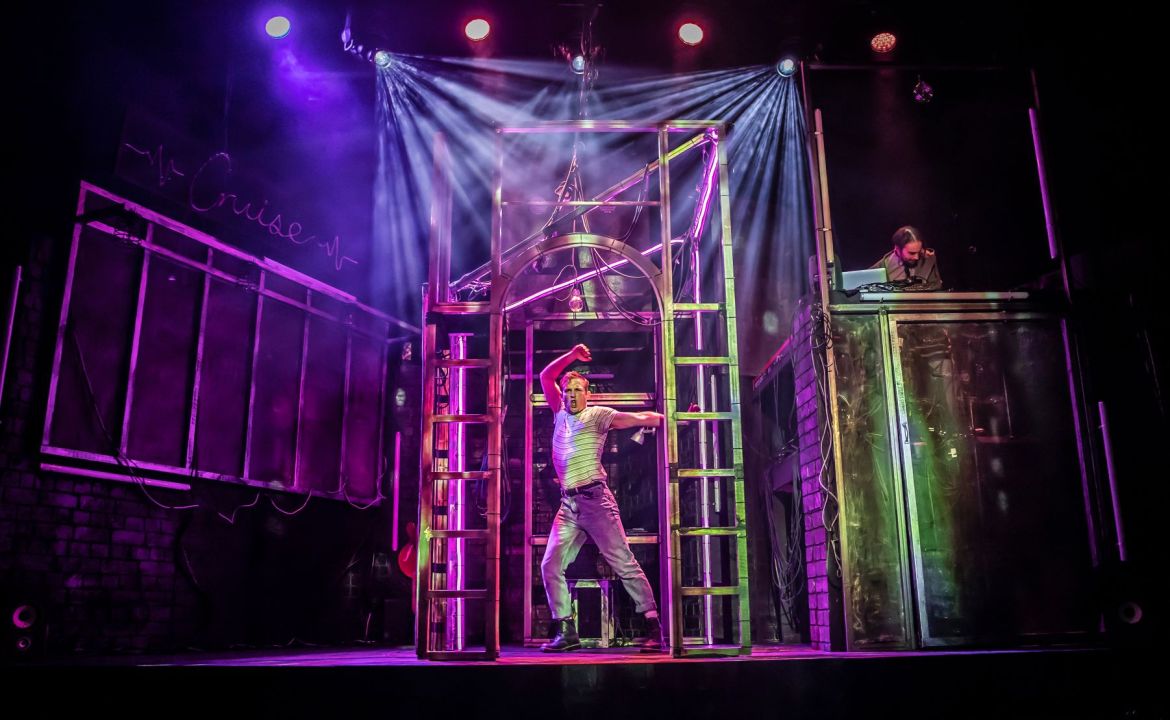Review: Cruise at The Duchess Theatre - Luxuriate Life Magazine by Mark Captain