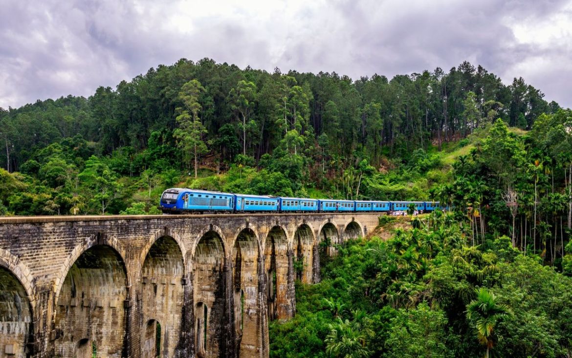 Get your visa and discover Sri Lanka by train