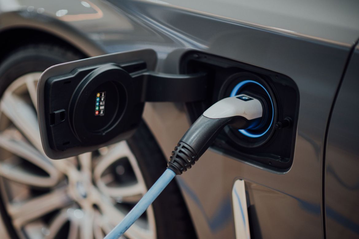 5 Tips for First-Time Luxury Electric Car Buyers
