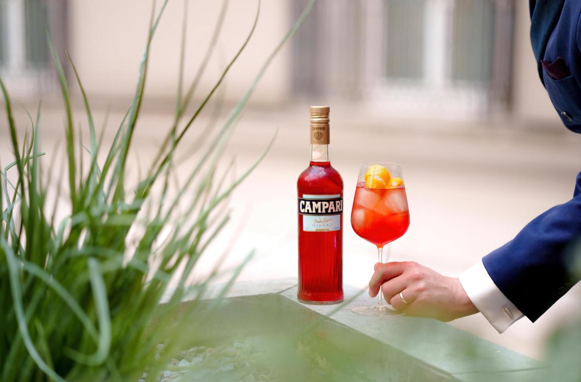 The Velvet Bar goes outdoors: ‘Velvet Alfresco with CAMPARI’ at Corinthia London