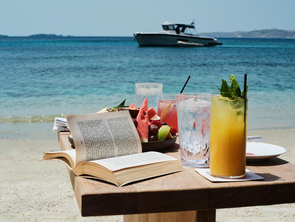 Bill & Coo The Coast and Suites & Lounge: A Duo of Light, Sea, and Timeless Elegance