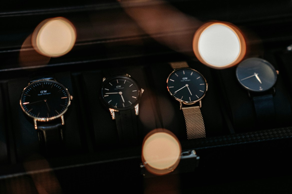 The Growing Appeal of Dark Dial Timepieces in Modern Style